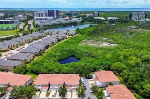 256 Valencia Cir, Saint Petersburg, FL 33716 - Photo 2