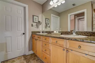 256 Valencia Cir, Saint Petersburg, FL 33716 - Photo 22
