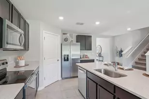 4725 Silver Current Ave, Tampa, FL 33619 - Photo 4