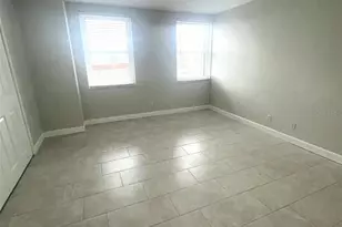 10355 Paradise Blvd, Treasure Island, FL 33706 - Photo 12