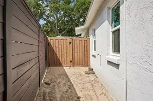 8420 N River Dune St, Tampa, FL 33617 - Photo 18