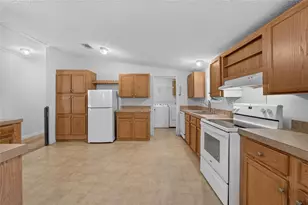 1205 Crystal Springs Rd, Zephyrhills, FL 33540 - Photo 10