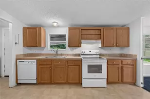 1205 Crystal Springs Rd, Zephyrhills, FL 33540 - Photo 12