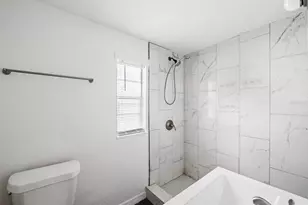 5101 37th St N, Saint Petersburg, FL 33714 - Photo 16