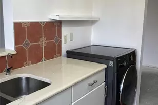 7975 58th Ave N, Saint Petersburg, FL 33709 - Photo 4