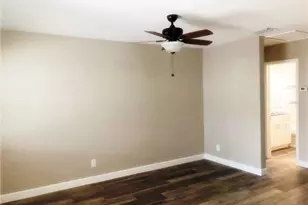 520 70th St N, Saint Petersburg, FL 33710 - Photo 4