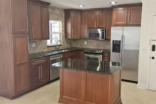 8822 Bay Pointe Dr, Tampa, FL 33615 - Photo 4
