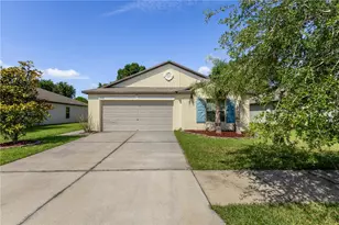 2987 Moulden Hollow Dr, Zephyrhills, FL 33540 - Photo 2