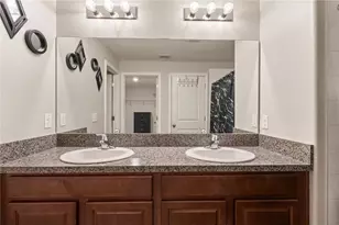 2987 Moulden Hollow Dr, Zephyrhills, FL 33540 - Photo 16