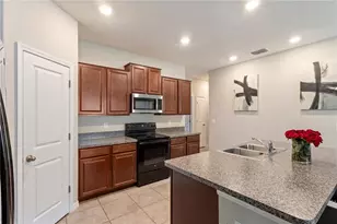 2987 Moulden Hollow Dr, Zephyrhills, FL 33540 - Photo 12