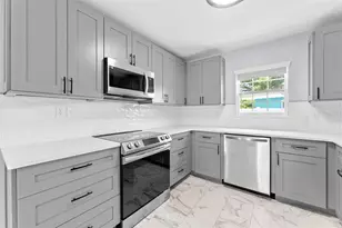 3230 51st St N, Saint Petersburg, FL 33710 - Photo 8