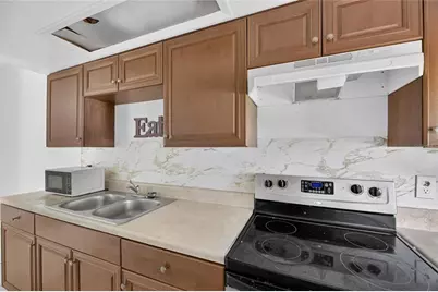 8723 & 8724 N 48th Street, Tampa, FL 33617 - Photo 12