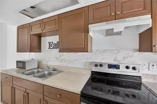 8723 & 8724 N 48th St, Tampa, FL 33617 - Photo 12