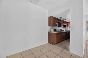 8723 & 8724 N 48th St, Tampa, FL 33617 - Photo 10