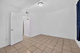 8726 & 8728 N 48th St, Tampa, FL 33617 - Photo 18
