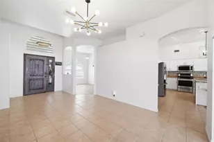2210 Towering Oaks Cir, Seffner, FL 33584 - Photo 8
