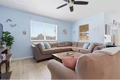 7902 Carriage Pointe Dr, Gibsonton, FL 33534 - Photo 6