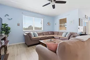 7902 Carriage Pointe Dr, Gibsonton, FL 33534 - Photo 6