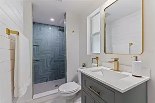 165 Pinewood Ave, Clearwater, FL 33765 - Photo 18