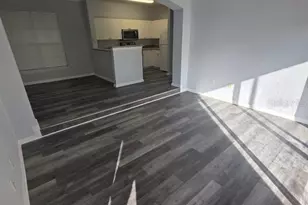 9401 Crescent Loop Cir, Tampa, FL 33619 - Photo 2
