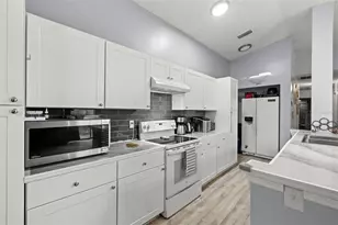1335 15th St, Palm Harbor, FL 34683 - Photo 12