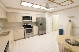 4068 Wilshire Cir E, Sarasota, FL 34238 - Photo 4