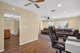 3110 Clovewood Pl, Seffner, FL 33584 - Photo 4