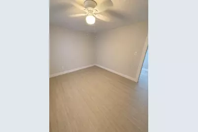 467 92nd Avenue N #B, Saint Petersburg, FL 33702 - Photo 6