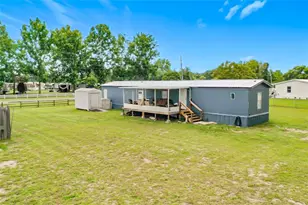 1400 NW 12th Ln, Lake Panasoffkee, FL 33538 - Photo 1