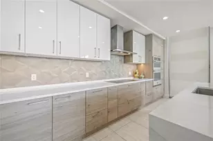 301 1st St S, Saint Petersburg, FL 33701 - Photo 14
