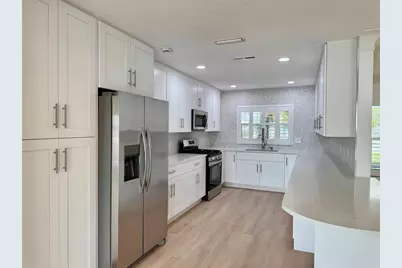 902 Oakwood Drive, Largo, FL 33770 - Photo 10