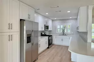 902 Oakwood Dr, Largo, FL 33770 - Photo 10