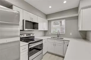 9030 Blind Pass Rd, Saint Petersburg, FL 33706 - Photo 12