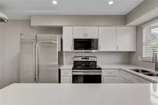 9030 Blind Pass Rd, Saint Petersburg, FL 33706 - Photo 10