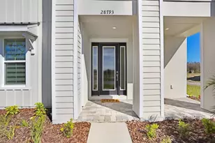 28793 Sweet Persimmon Dr, Wesley Chapel, FL 33543 - Photo 2