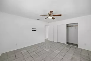 410 42nd Ave NE, Saint Petersburg, FL 33703 - Photo 14