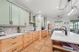 12414 Vestavia St, San Antonio, FL 33576 - Photo 6