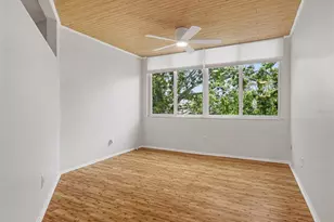 4890 Bay St NE, Saint Petersburg, FL 33703 - Photo 10