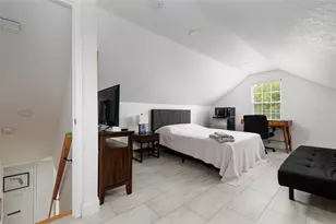 1147 James Ave S, Saint Petersburg, FL 33705 - Photo 14