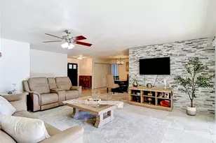 5126 Rolling Hills Ct, Tampa, FL 33617 - Photo 12