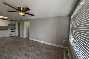 1400 Strawberry Pl, Plant City, FL 33563 - Photo 4
