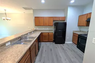 8319 King Blossom Ct, Tampa, FL 33615 - Photo 10