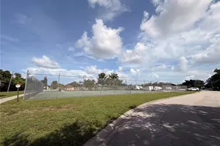9975 87th St, Seminole, FL 33777 - Photo 28