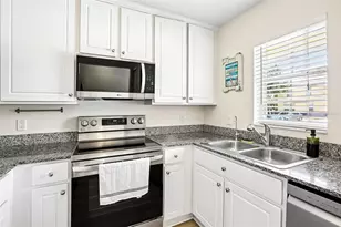 3853 Island Way, Saint Petersburg, FL 33705 - Photo 10