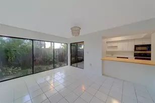 890 N Village Dr N, Saint Petersburg, FL 33716 - Photo 10
