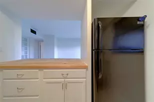 890 N Village Dr N, Saint Petersburg, FL 33716 - Photo 14