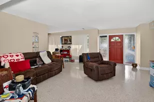 3232 59th Way N, Saint Petersburg, FL 33710 - Photo 4