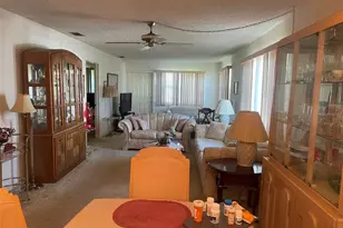5287 81st St N, Saint Petersburg, FL 33709 - Photo 2