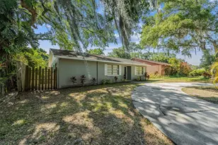 9616 N Oklawaha Ave, Tampa, FL 33617 - Photo 2