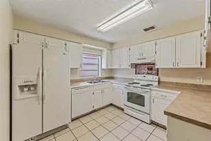 9616 N Oklawaha Ave, Tampa, FL 33617 - Photo 16